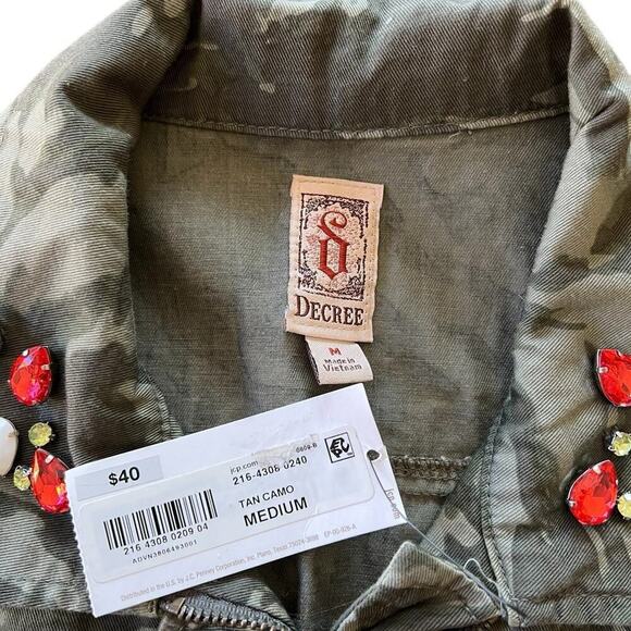 Decree women’s  M camo vest with jewels on collar, NWT - Picture 12 of 12